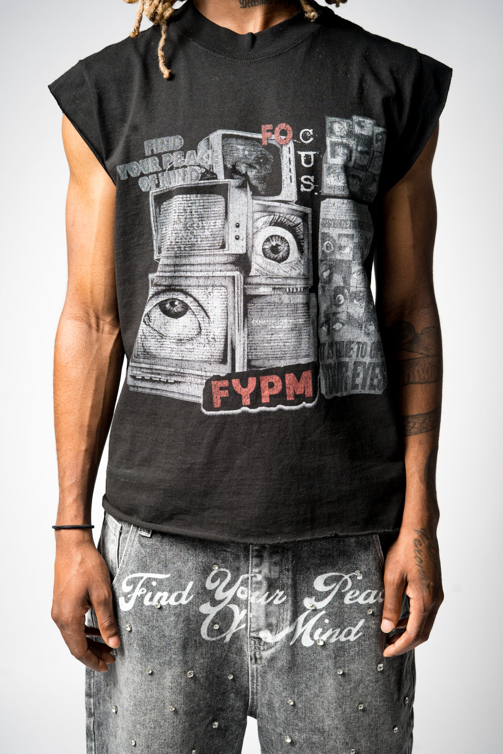 “Mass Media” Cutoff T-Shirt Black