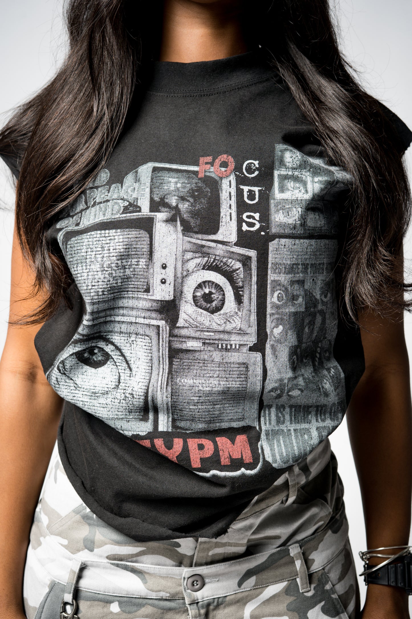 “Mass Media” Cutoff T-Shirt Black